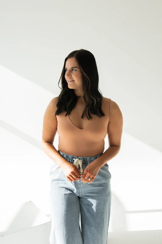 Unique Design Morgan V-Neck Bodysuit | Clay