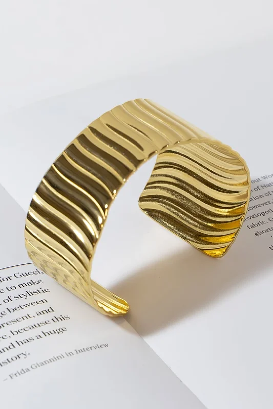 Classic Items GOLD PLATED RIBBED CUFF BRACELET