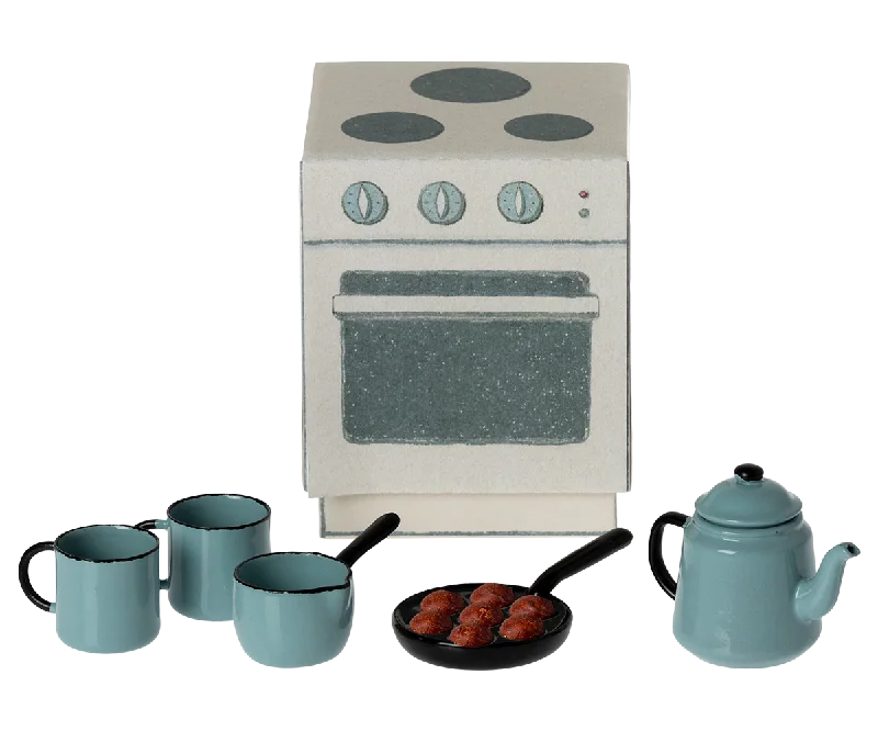 Exquisite Details Maileg Madam Blue's Favorites and Stove
