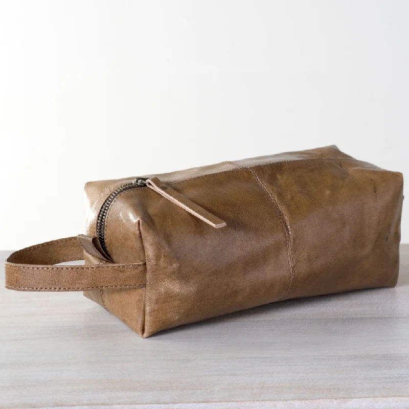 Free And Comfortable PDAS013 Leather Zip Pouch